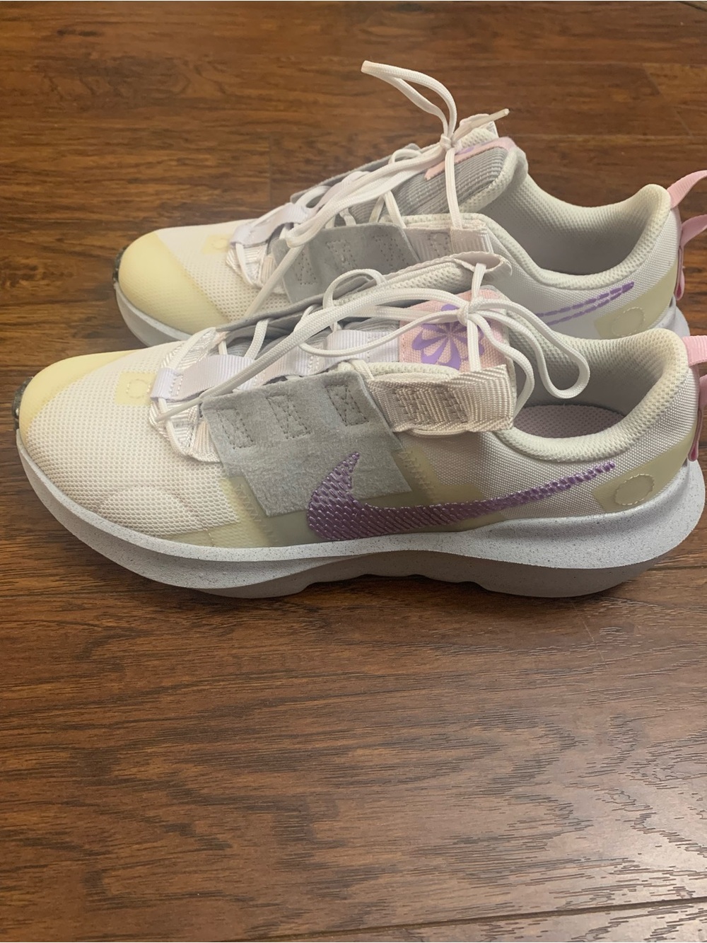 Woman White & Purple Athletic Sneakers